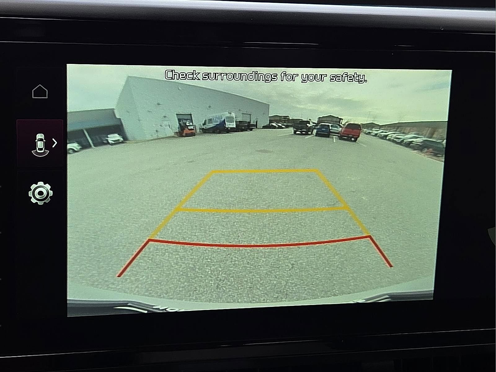 Used 2023 Kia Carnival EX image 17