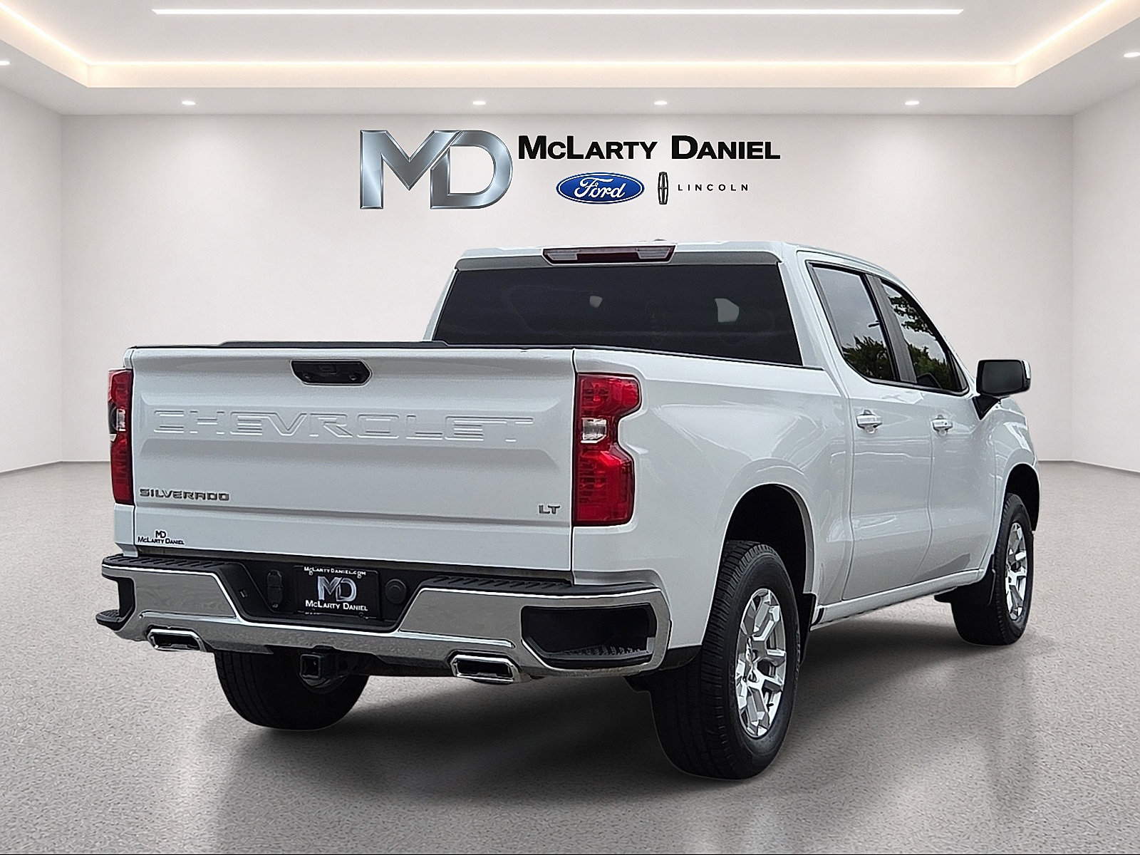 Used 2024 Chevrolet Silverado 1500 LT AWD/4WD image 5