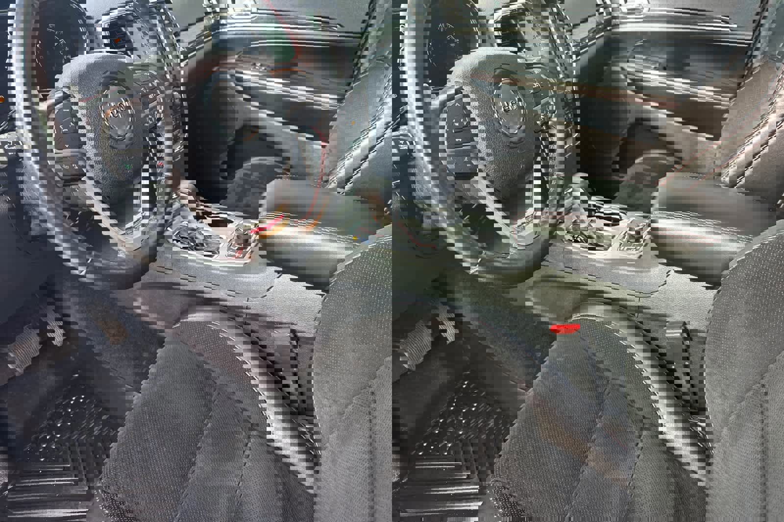 Used 2017 Jeep Grand Cherokee Trailhawk w/ Trailhawk Luxury Group image 11