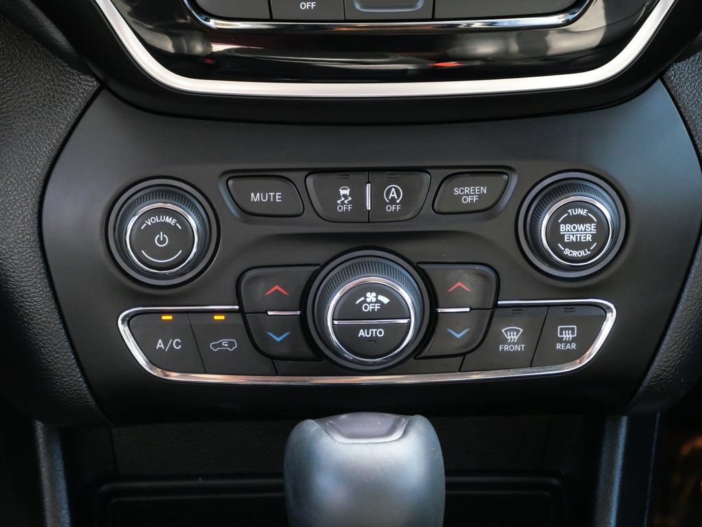Used 2020 Jeep Cherokee Limited AWD/4WD image 18