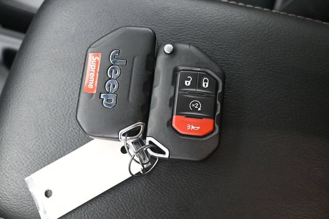 Used 2023 Jeep Wrangler Unlimited Sahara w/ Cold Weather Group AWD/4WD image 15