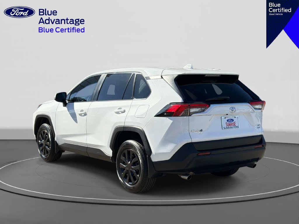 Used 2022 Toyota RAV4 LE AWD/4WD image 5