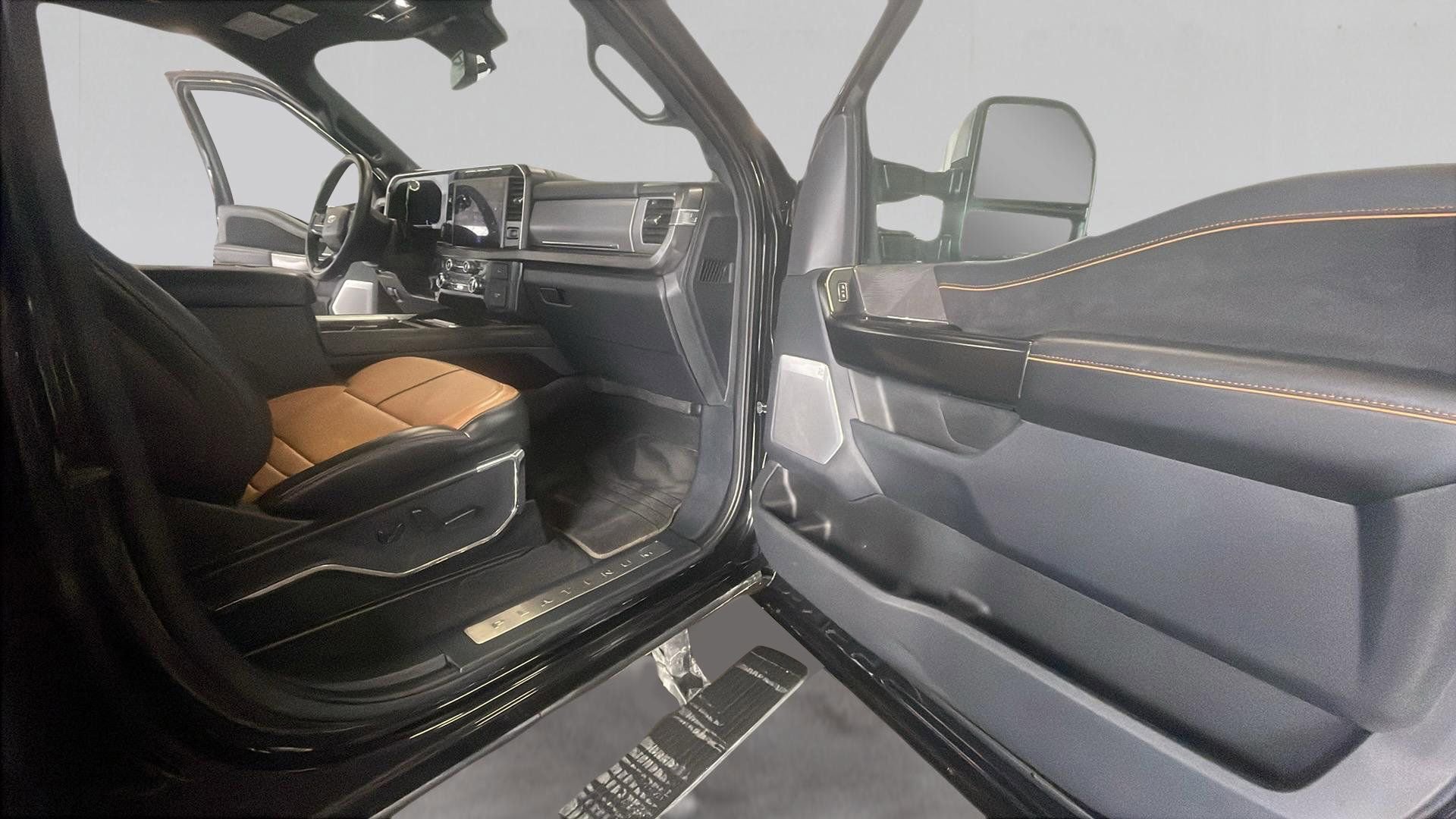 Certified 2024 Ford F450 Platinum w/ Camper Package image 17