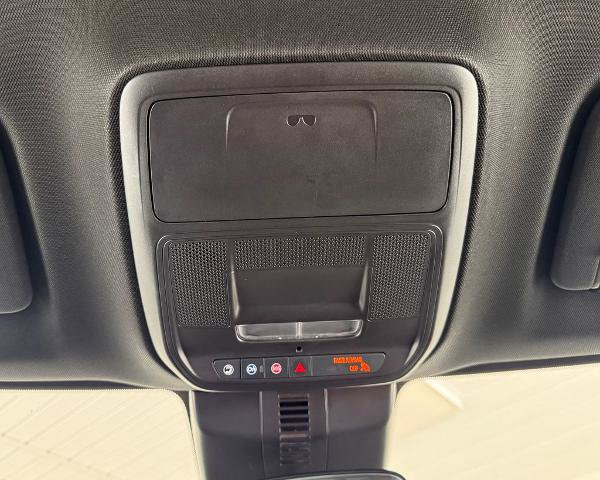 Used 2025 Chevrolet Traverse LT FWD image 23
