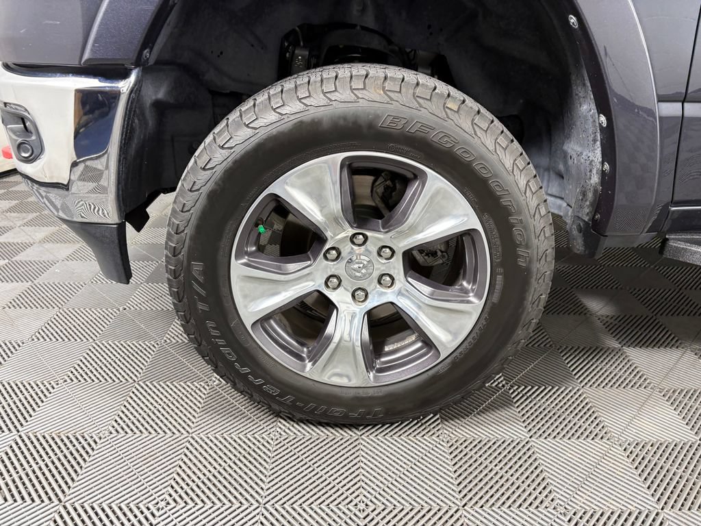 Used 2019 RAM 1500 Laramie AWD/4WD image 11