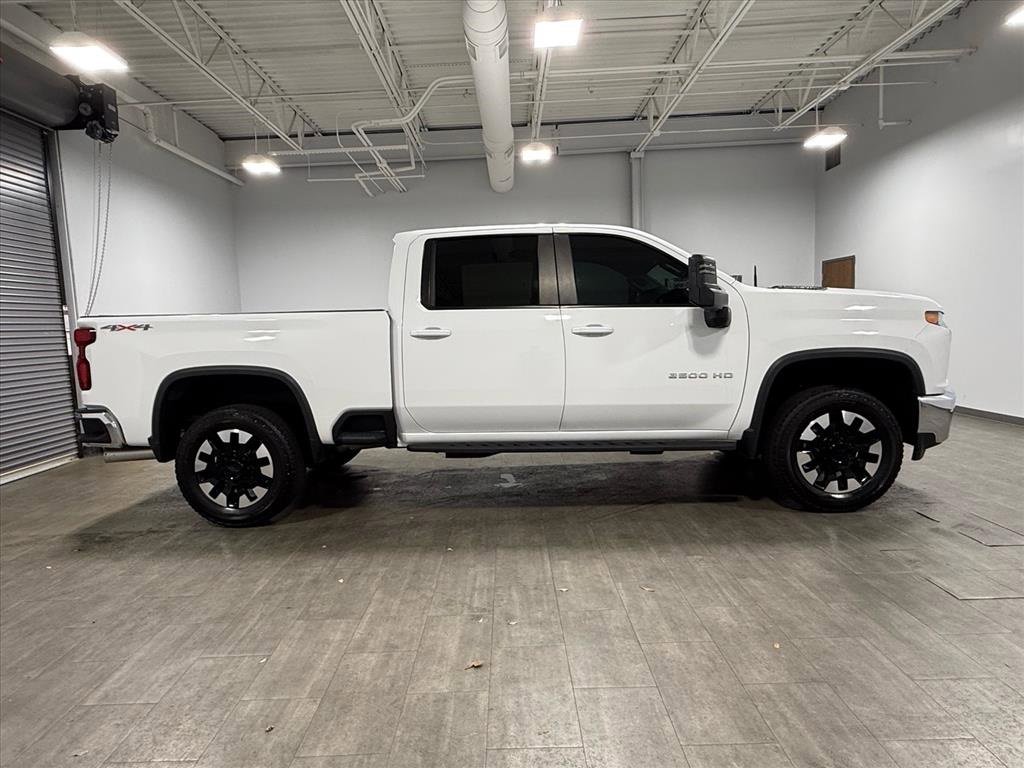 Used 2023 Chevrolet Silverado 2500 LT image 3