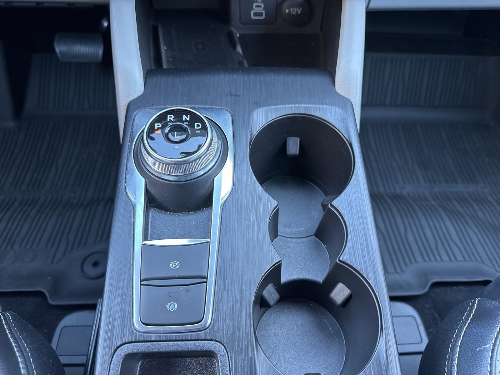 Certified 2025 Ford Escape SE w/ PHEV Premium Package image 18