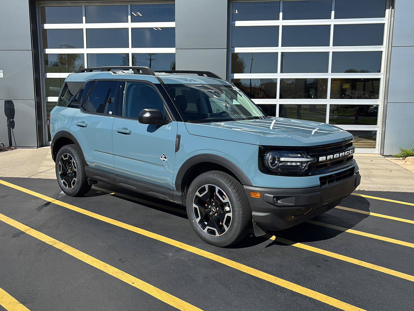 Certified 2023 Ford Bronco Sport Outer Banks AWD/4WD image 2