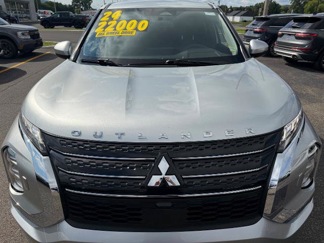 Used 2024 Mitsubishi Outlander ES AWD/4WD image 5