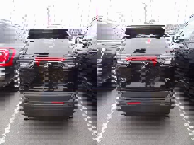 Used 2023 Toyota RAV4 XLE Premium image 5