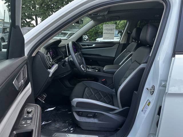 Used 2024 Volkswagen Atlas Peak Edition SE AWD/4WD image 19