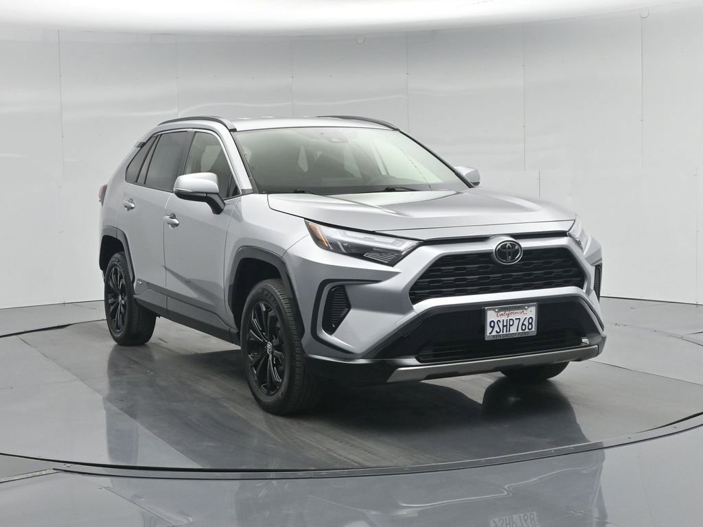 Used 2025 Toyota RAV4 SE image 59