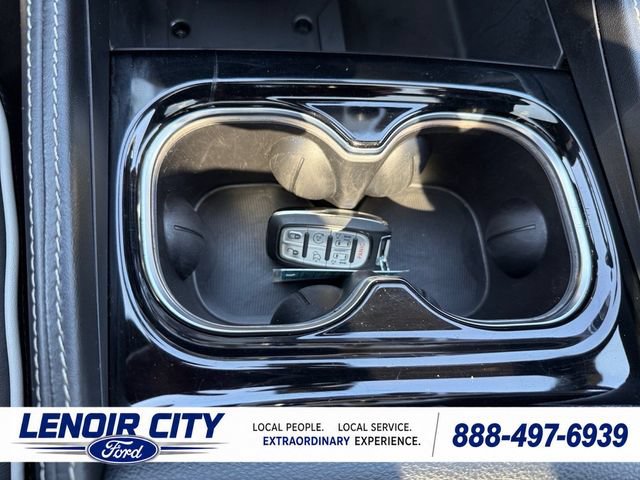 Used 2025 Chrysler Pacifica Limited FWD image 28