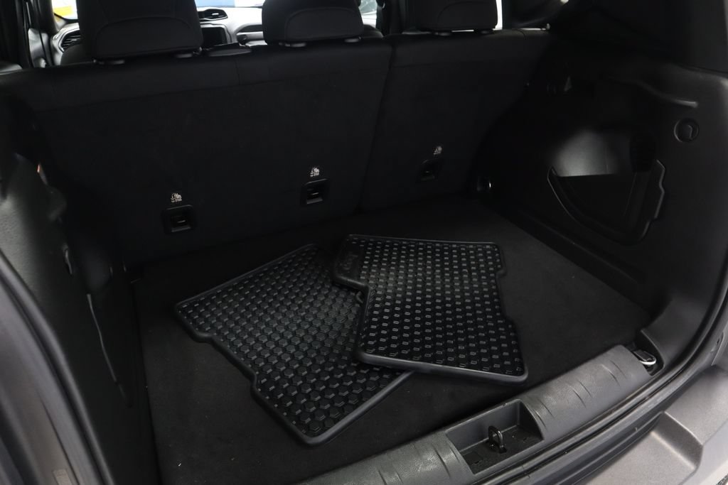 Used 2022 Jeep Renegade Altitude AWD/4WD image 18
