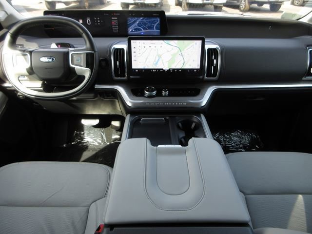 Certified 2025 Ford Expedition Max Platinum image 18