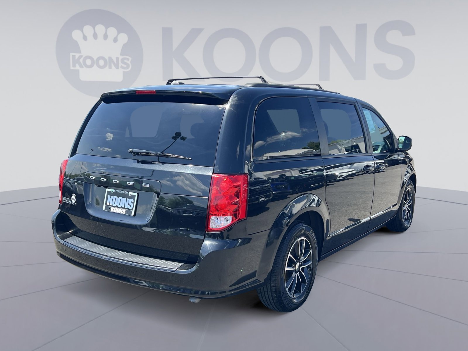 Used 2019 Dodge Grand Caravan SE FWD image 16