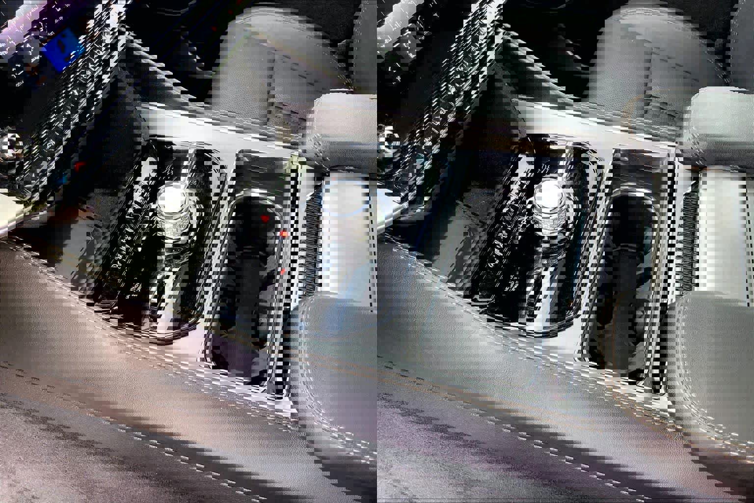 Used 2024 Jeep Wagoneer L Series II w/ Convenience Group I image 17