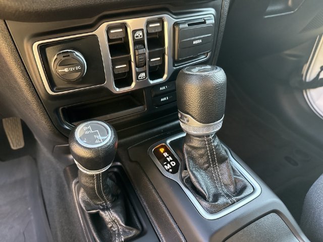 Used 2024 Jeep Wrangler Unlimited Sport AWD/4WD image 19