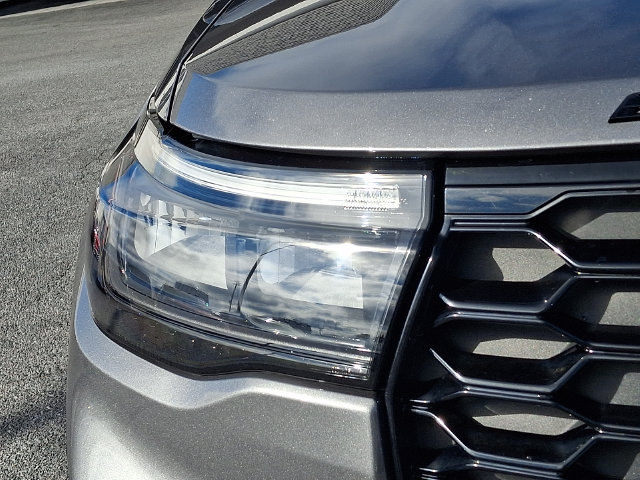 Certified 2025 Ford Explorer ST-Line AWD/4WD image 9