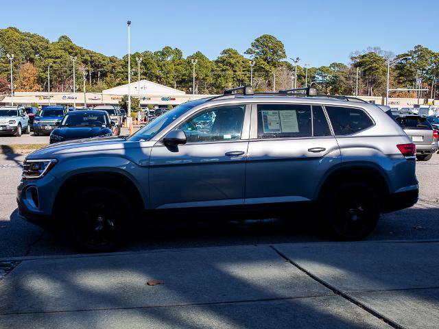 Used 2024 Volkswagen Atlas SE image 3