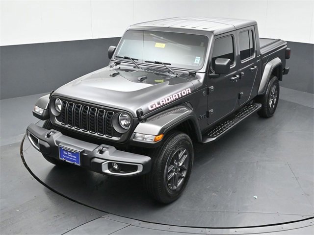 Used 2024 Jeep Gladiator Sport image 3