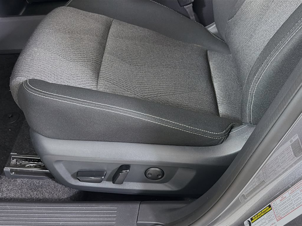 Used 2025 Nissan Rogue SV FWD image 22