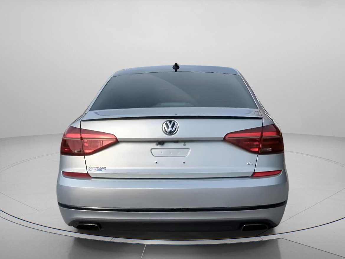 Used 2018 Volkswagen Passat GT image 16