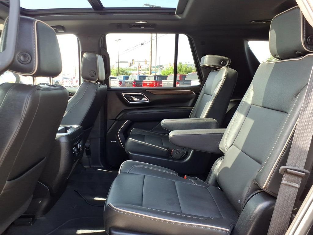 Used 2024 Chevrolet Tahoe Premier w/ Premium Package AWD/4WD image 17