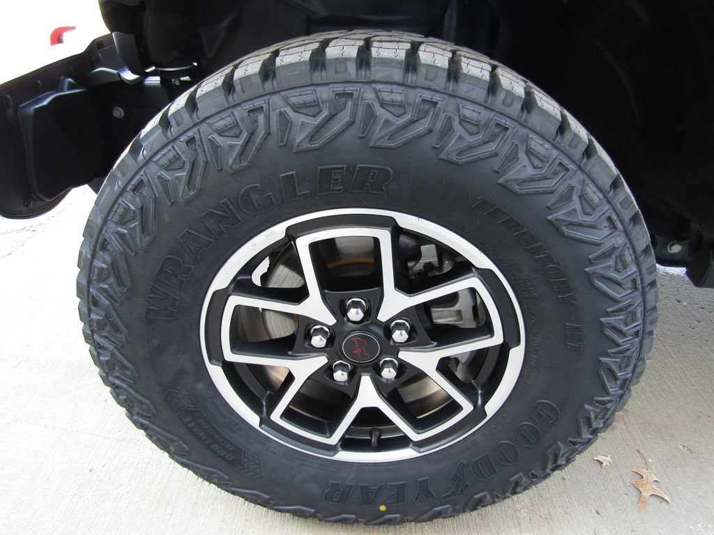 Used 2025 Jeep Wrangler Unlimited Rubicon w/ Convenience Group AWD/4WD image 26