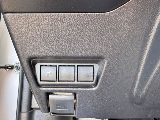 Used 2024 Toyota Prius XLE FWD image 21