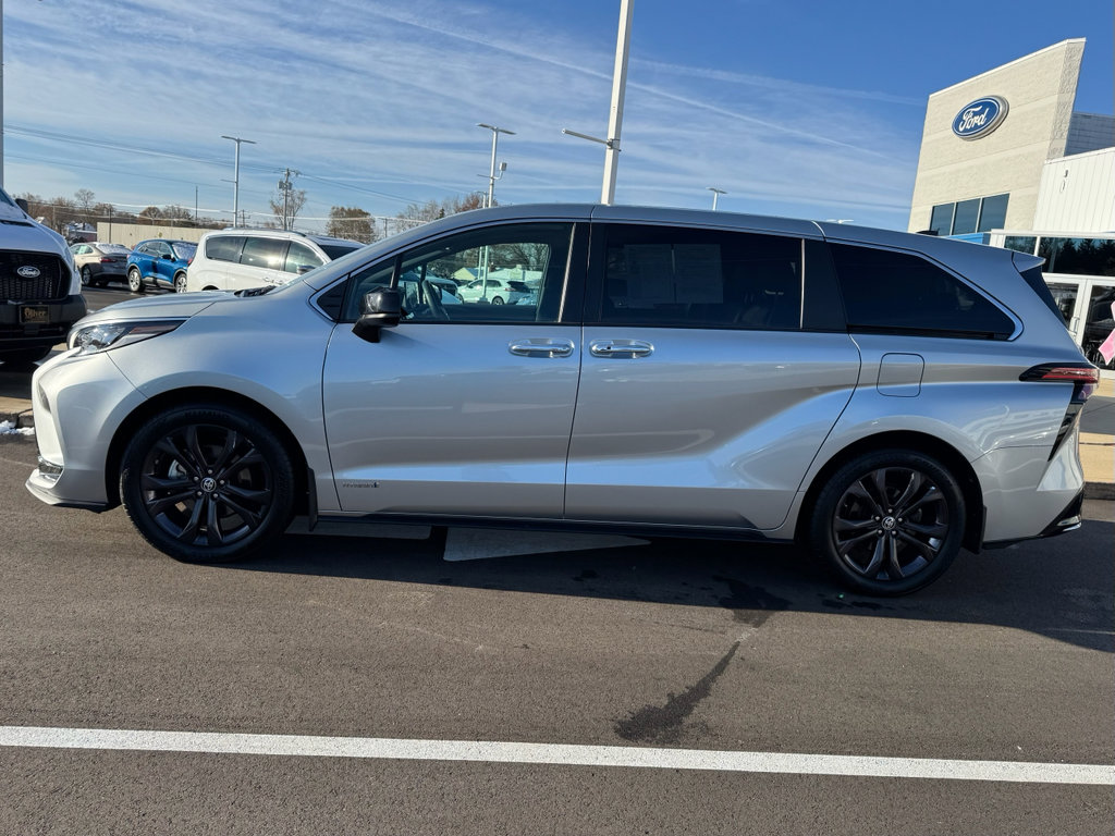 Used 2021 Toyota Sienna XSE image 5