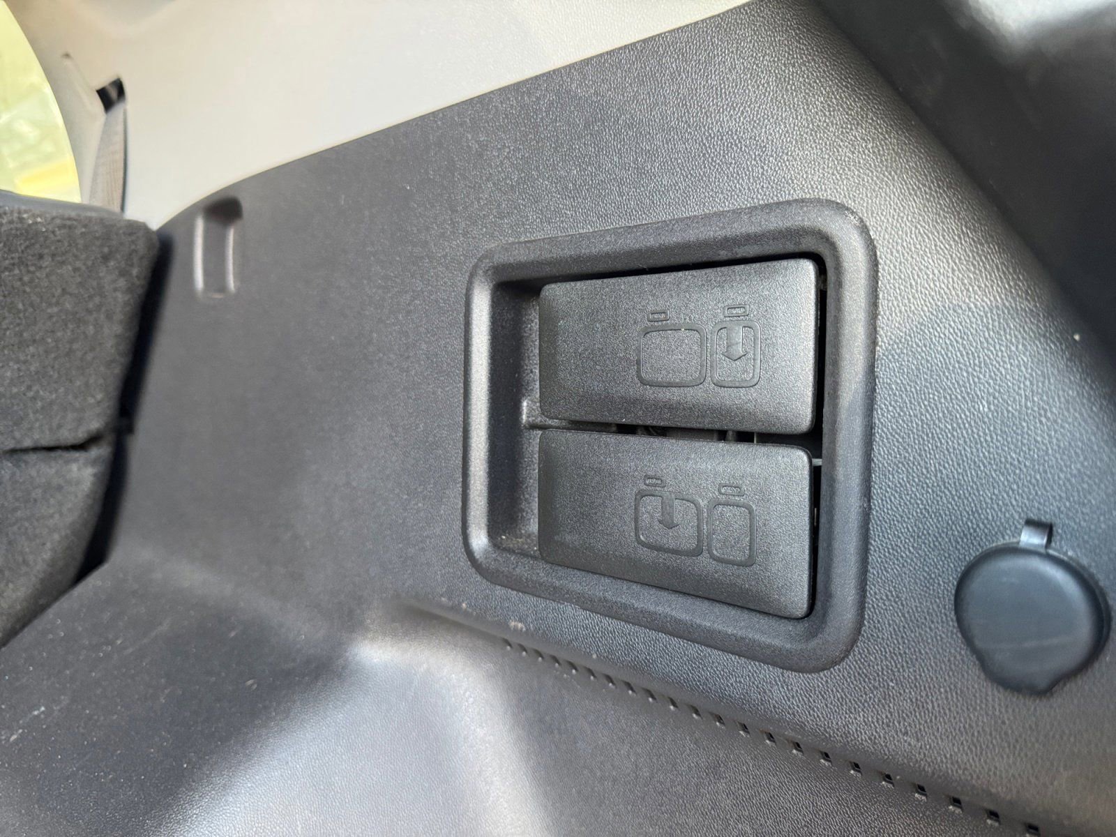 Used 2020 GMC Terrain SLE image 17