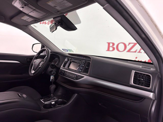 Used 2017 Toyota Highlander LE FWD image 34