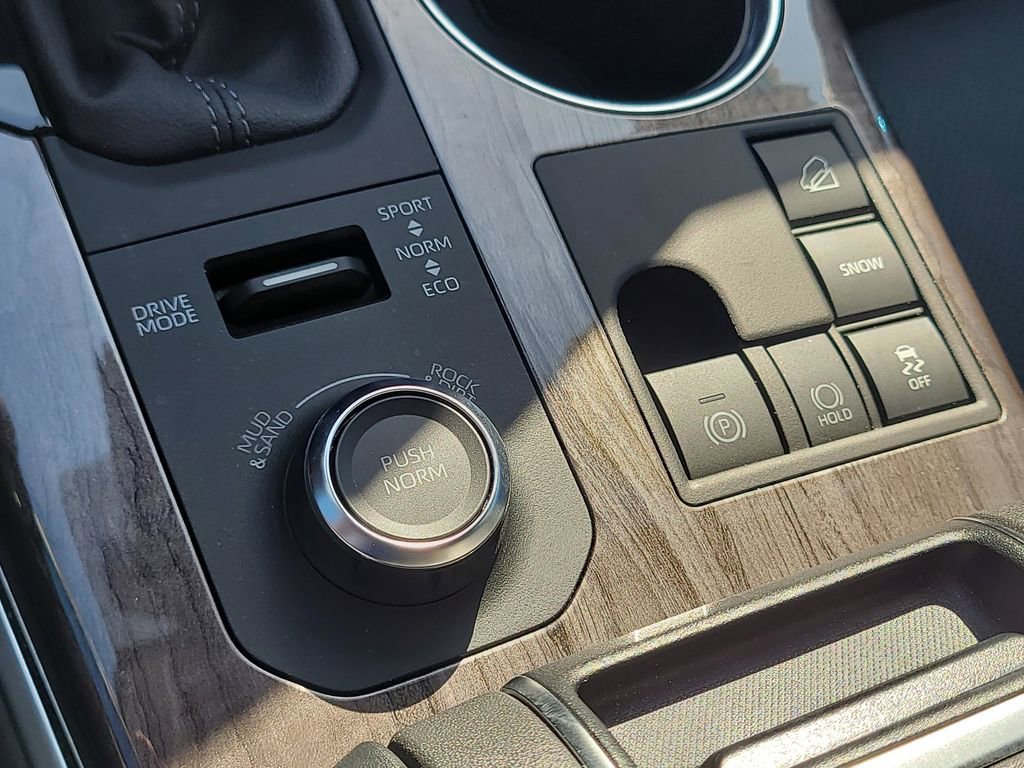 Used 2024 Toyota Highlander Limited image 28