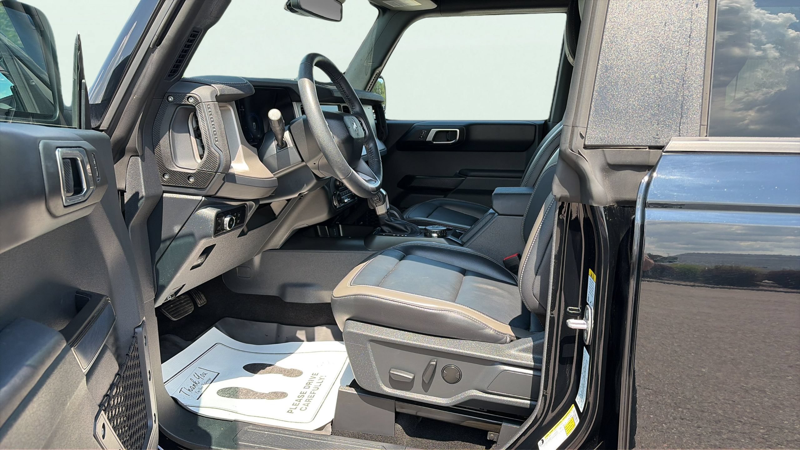 Certified 2025 Ford Bronco Outer Banks w/ Sasquatch Package AWD/4WD image 39