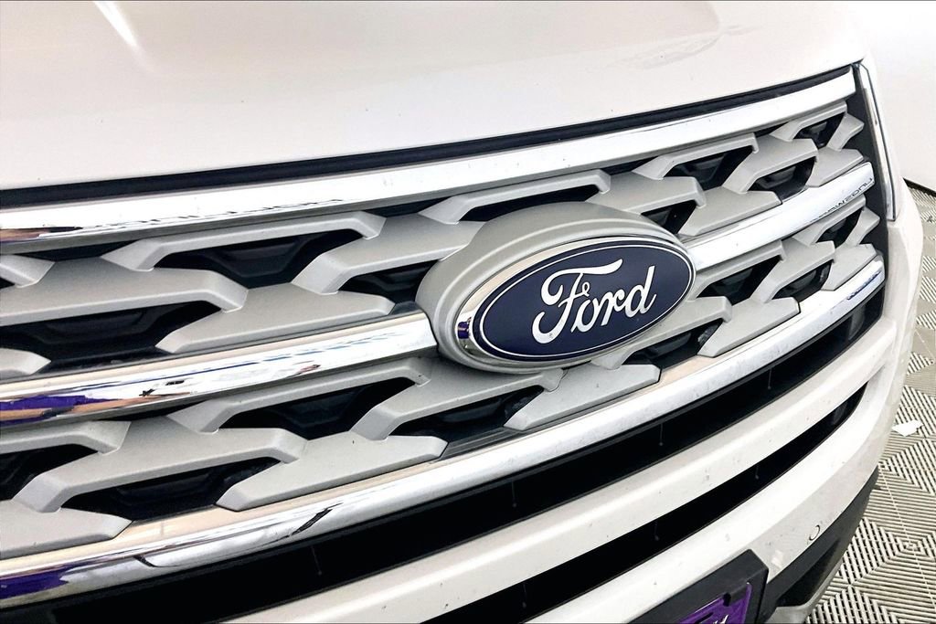 Certified 2019 Ford Explorer XLT w/ Equipment Group 202A FWD image 23