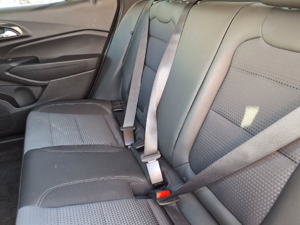 Used 2025 Chevrolet Trax LT FWD image 15
