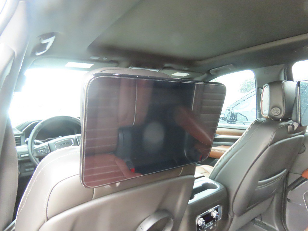 Used 2023 GMC Yukon XL Denali Ultimate w/ LPO, Floor Liner Package AWD/4WD image 19