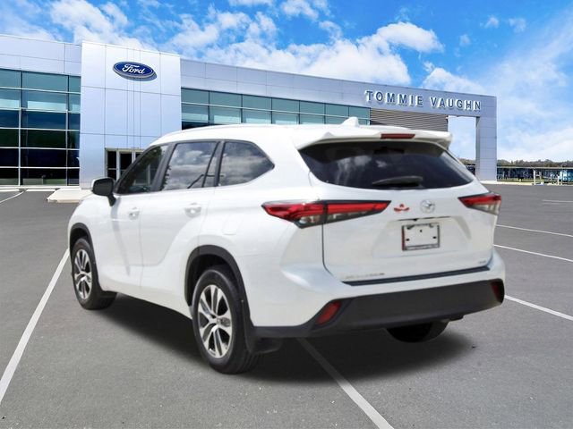 Used 2023 Toyota Highlander XLE FWD image 5