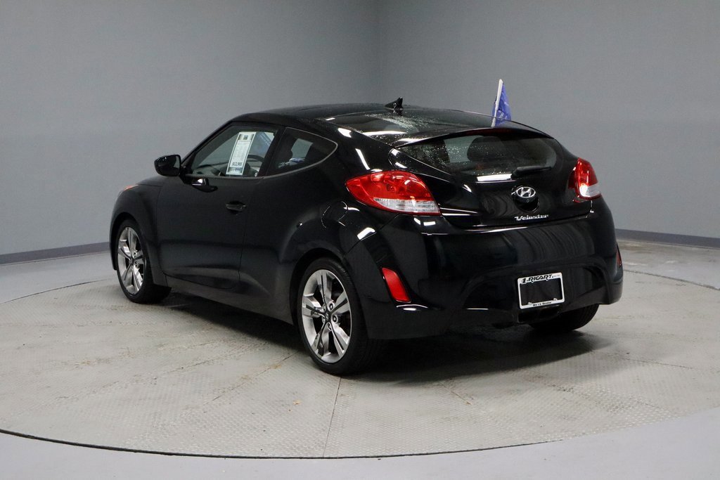 Used 2017 Hyundai Veloster Value Edition image 3