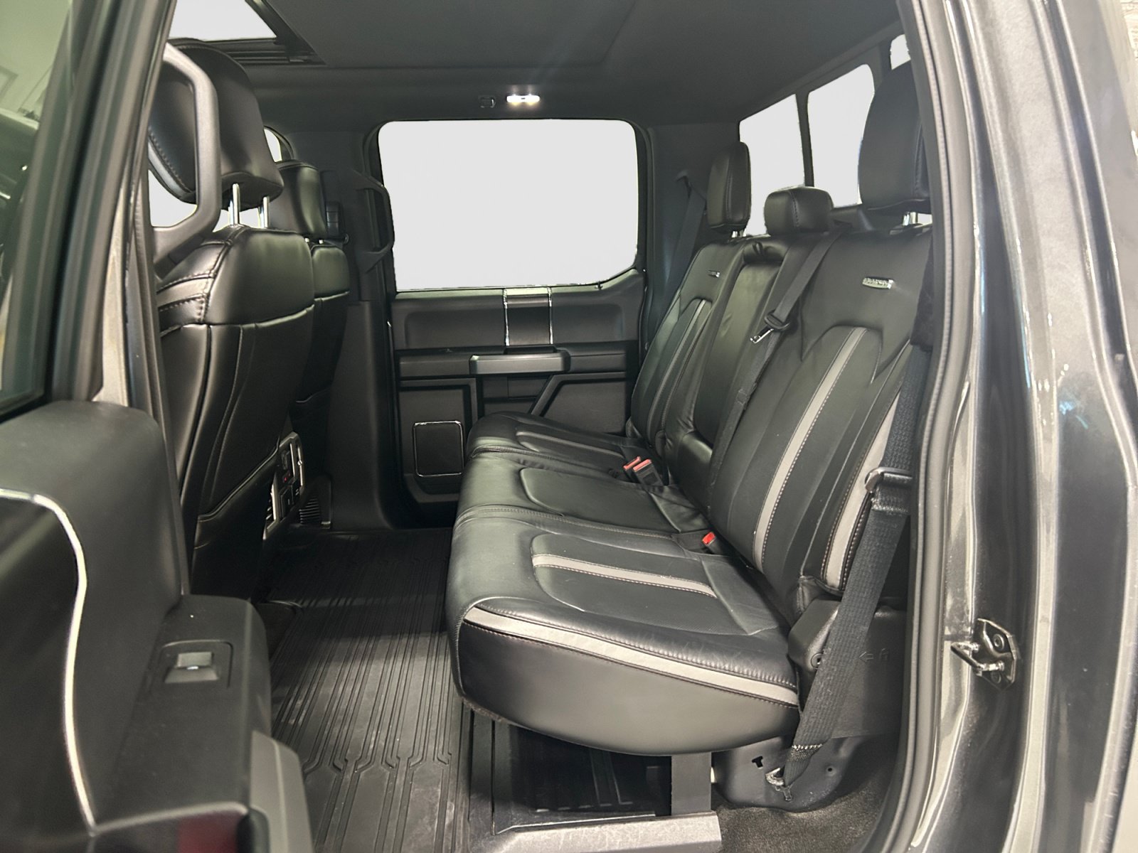 Certified 2018 Ford F350 Platinum w/ Platinum Ultimate Package AWD/4WD image 13