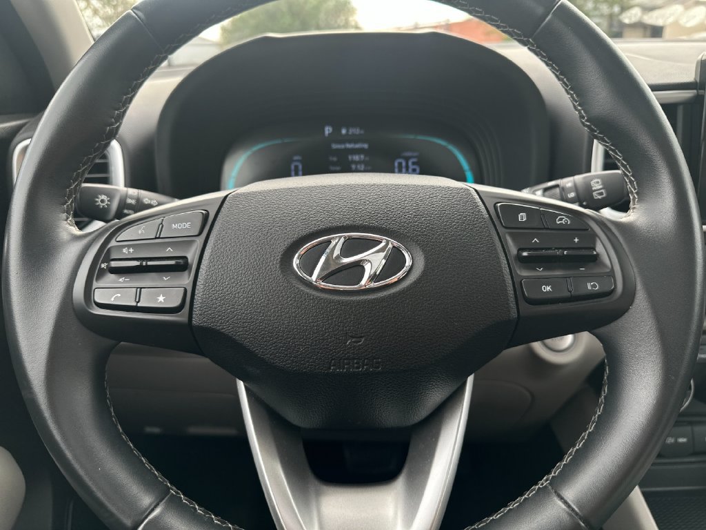 Used 2025 Hyundai Venue SEL FWD image 22