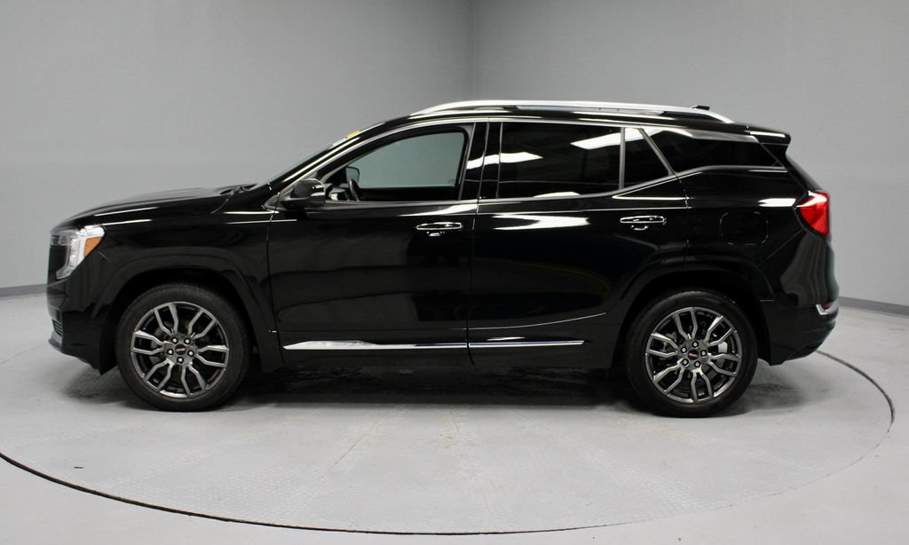 Used 2024 GMC Terrain Denali w/ Black Diamond Edition AWD/4WD image 8