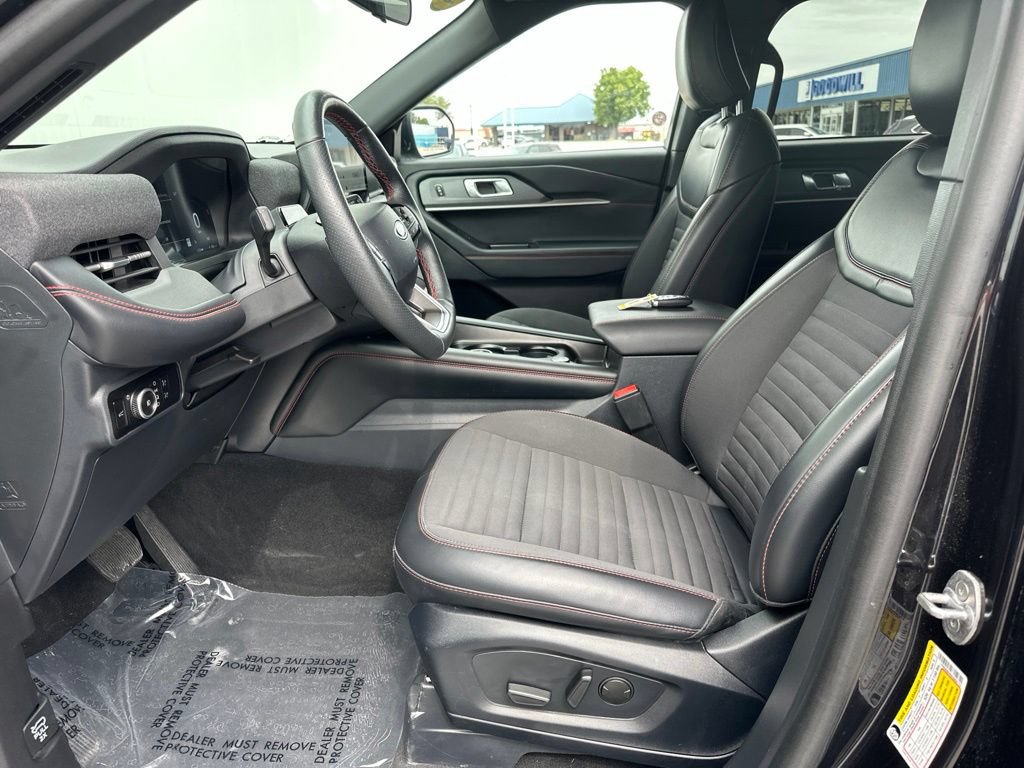 Certified 2025 Ford Explorer ST-Line w/ ST-Line Street Pack AWD/4WD image 14