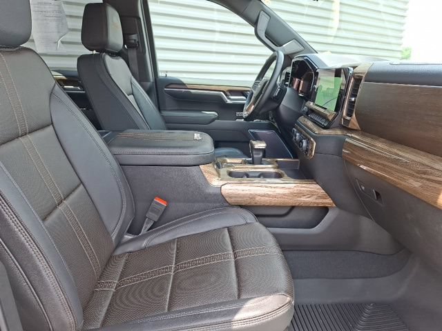 Used 2025 Chevrolet Silverado 1500 High Country w/ Technology Package AWD/4WD image 35