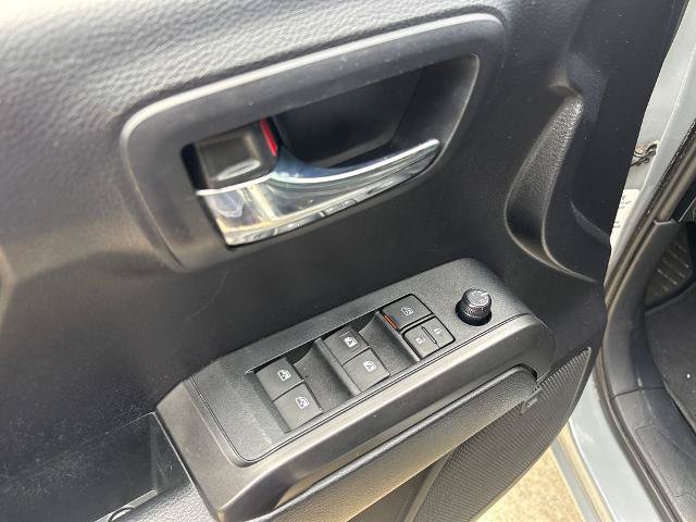 Used 2020 Toyota Tacoma TRD Sport w/ TRD Premium Sport Package AWD/4WD image 16