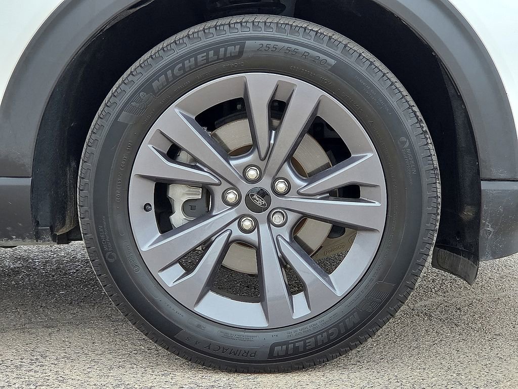 Certified 2023 Ford Explorer XLT w/ Equipment Group 202A AWD/4WD image 8