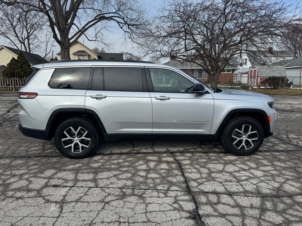 Used 2024 Jeep Grand Cherokee L Limited w/ Luxury Tech Group II image 10