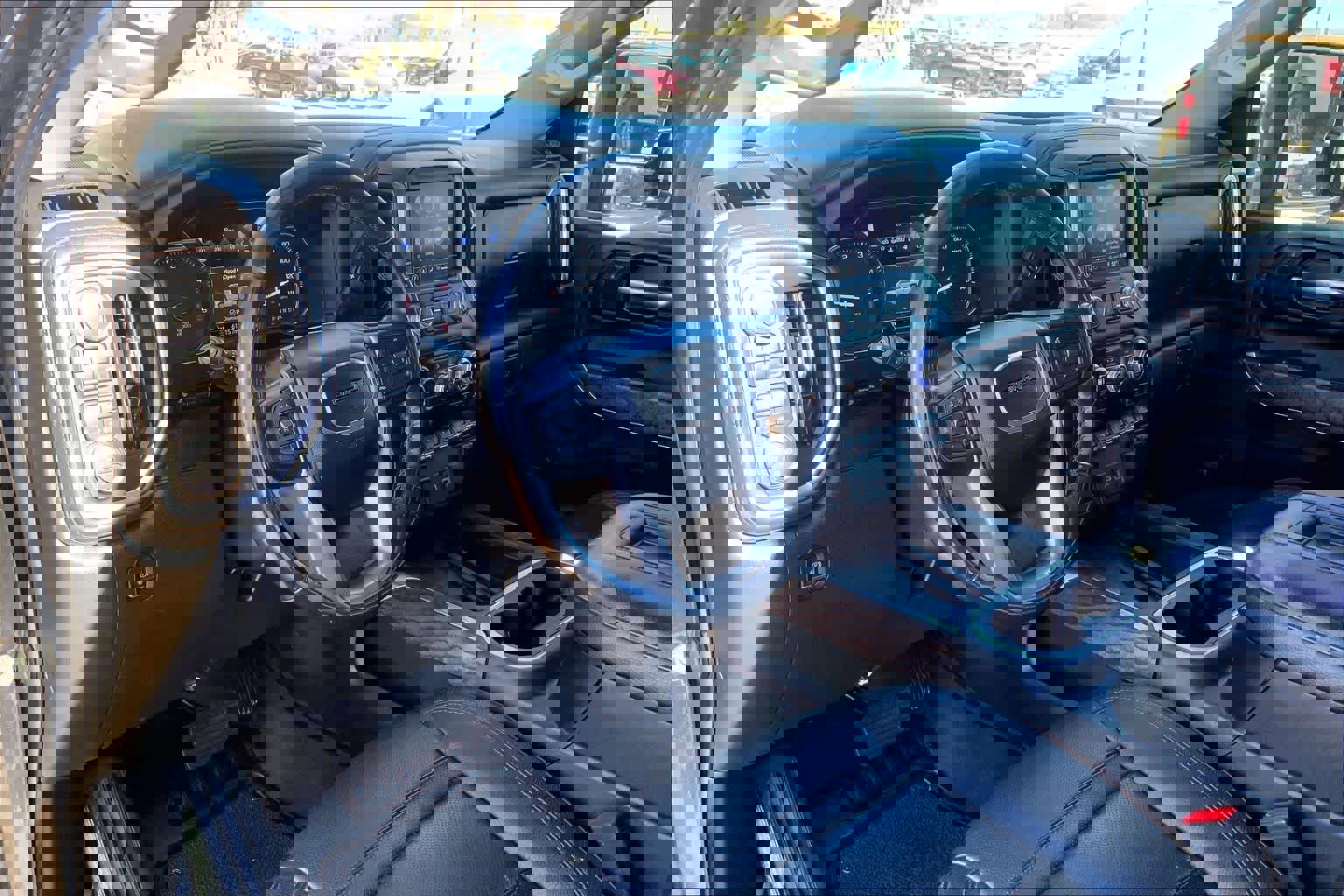 Used 2022 GMC Sierra 2500 Denali w/ Denali Black Diamond Edition image 17