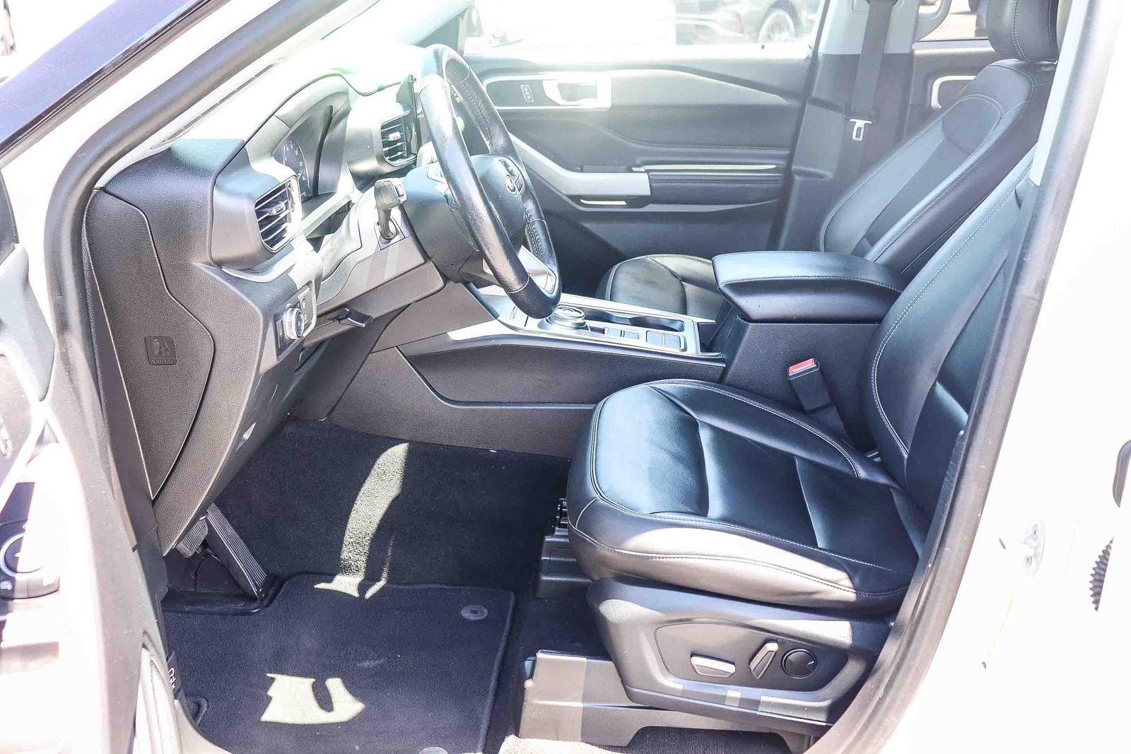 Certified 2022 Ford Explorer XLT w/ Equipment Group 202A RWD image 18